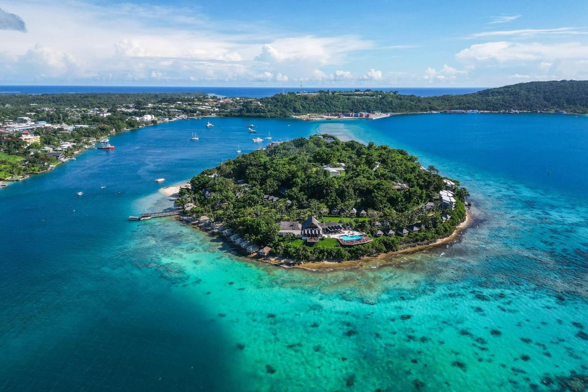 瓦努阿圖海島與海灣的航拍景色